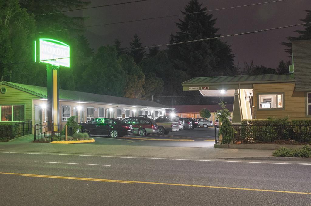 Nordic Inn And Suites Portland Exterior photo