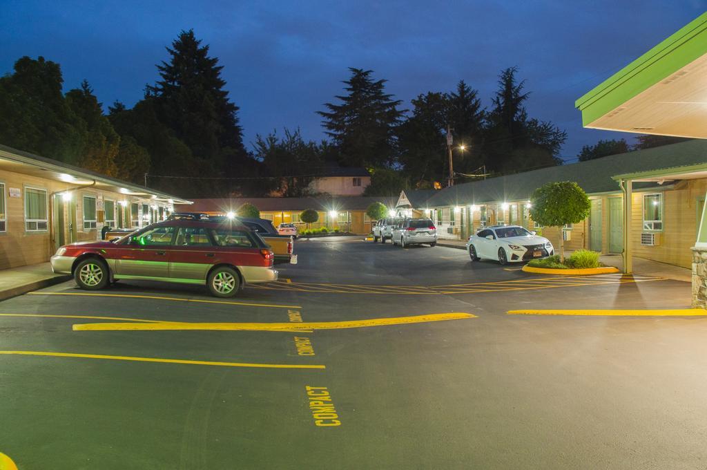 Nordic Inn And Suites Portland Exterior photo