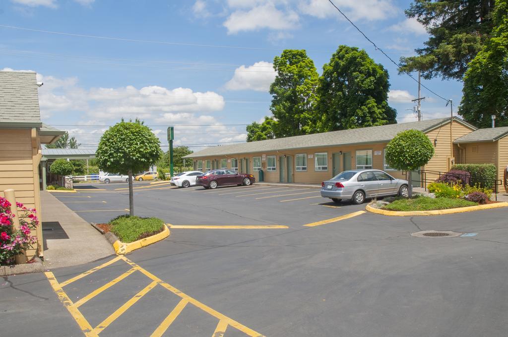 Nordic Inn And Suites Portland Exterior photo