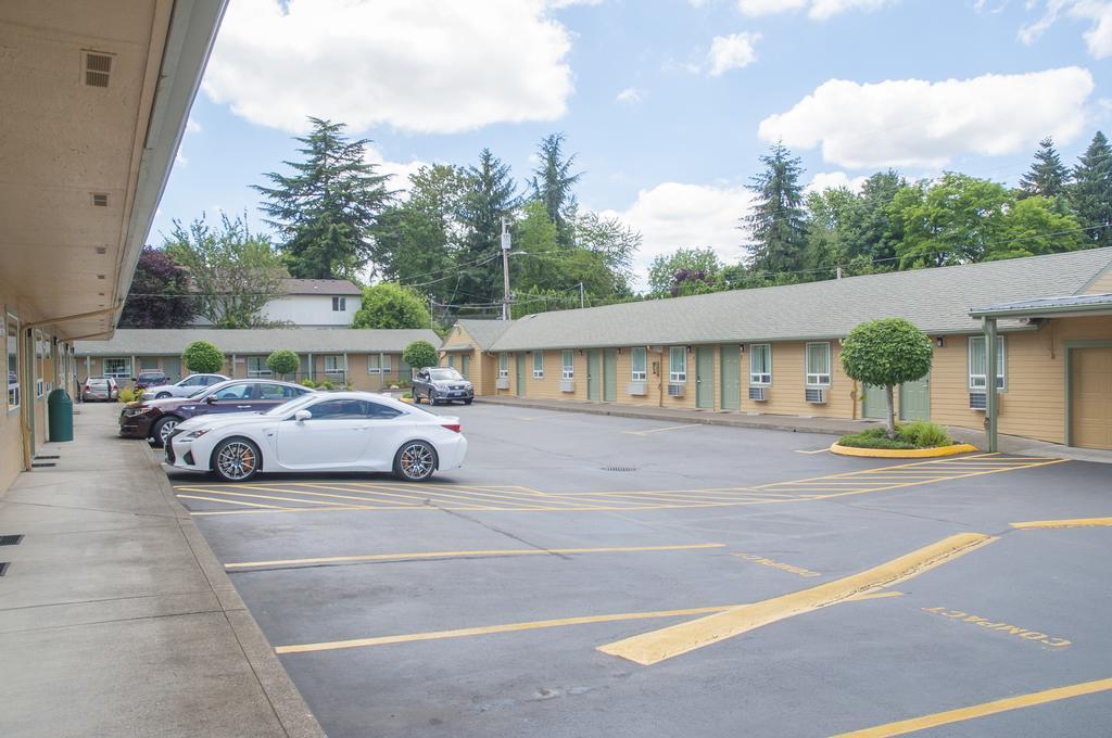 Nordic Inn And Suites Portland Exterior photo