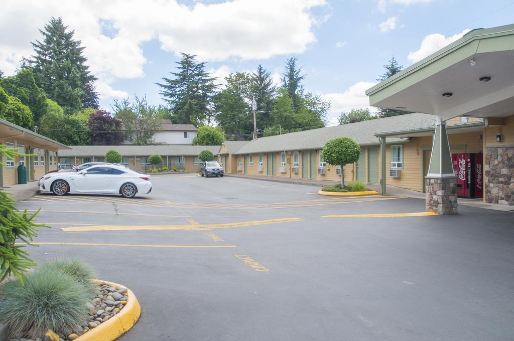 Nordic Inn And Suites Portland Exterior photo
